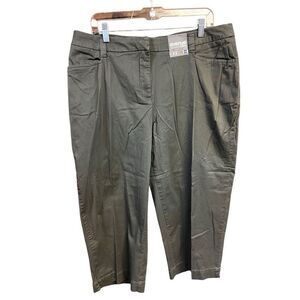 Avenue Womans Chino Capris Khaki Green Sz 16 NWT